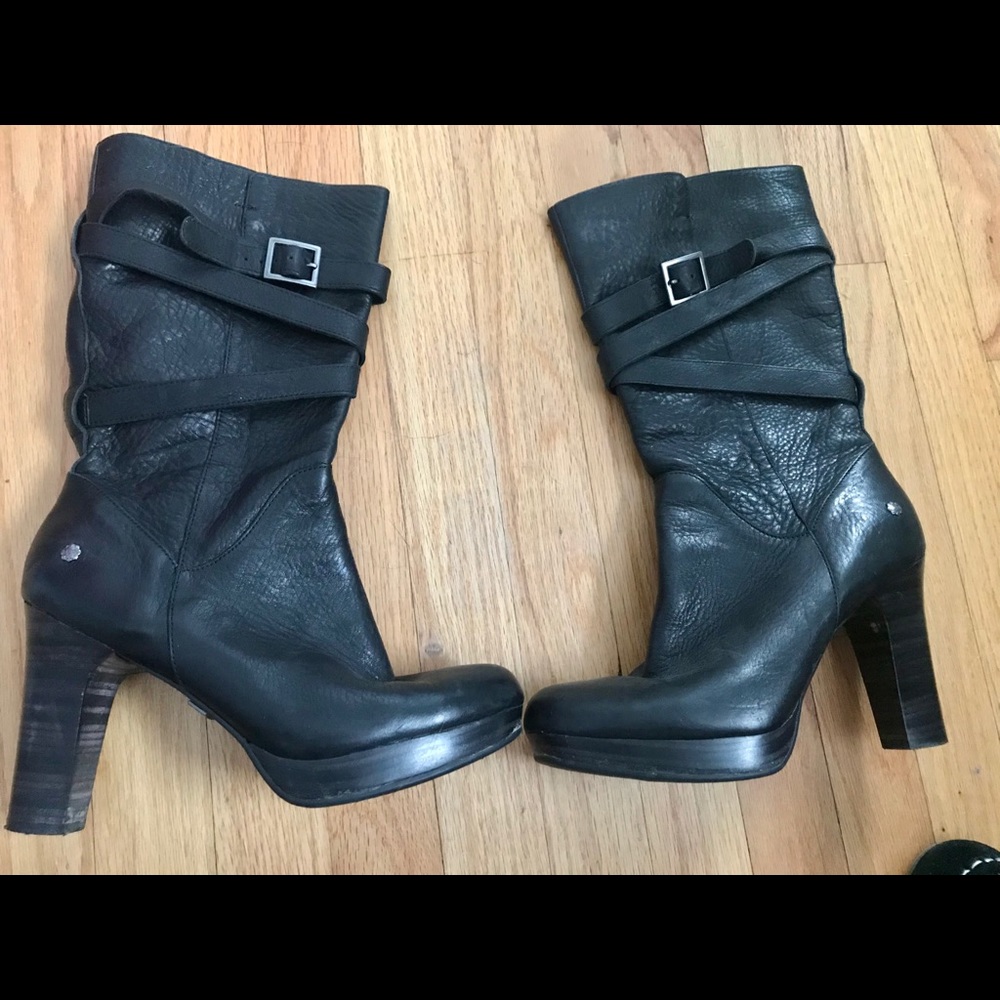 Ugg boots is good used condition